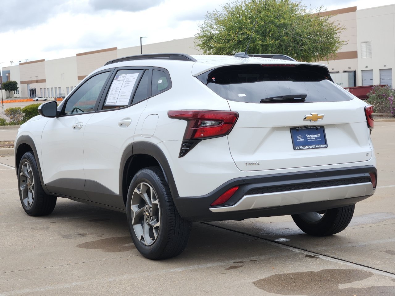 Used 2024 Chevrolet Trax LT w/ Driver Confidence Package FWD image 3