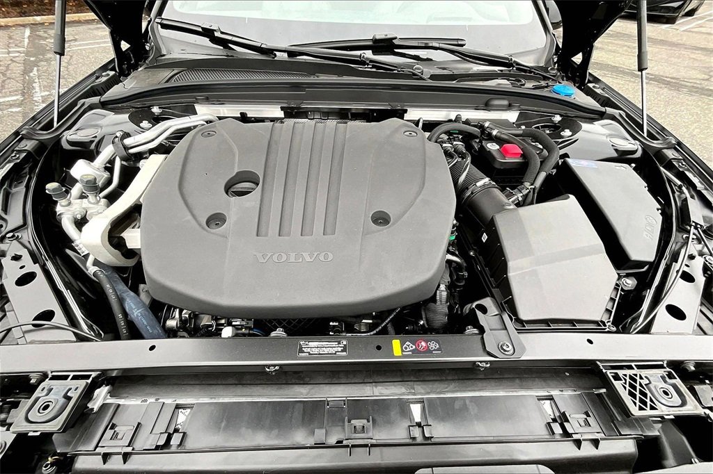 New 2026 Volvo V60 B5 Cross Country Ultra w/ Protection Package Premier image 12