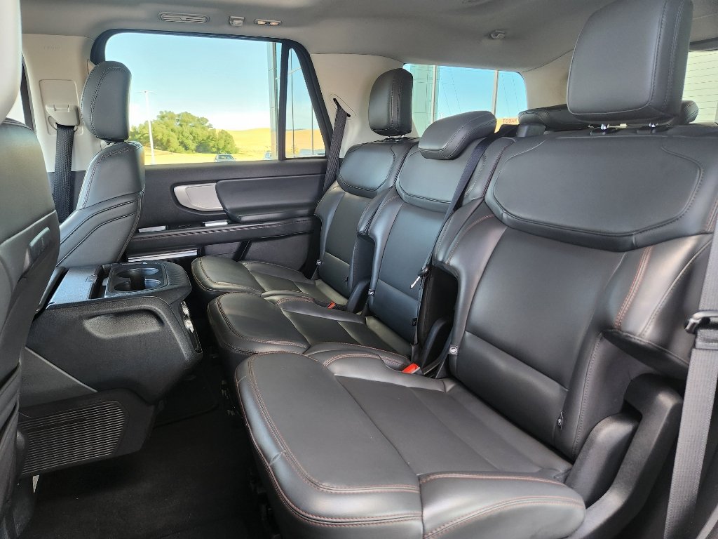 Used 2025 Ford Expedition Active AWD/4WD image 18