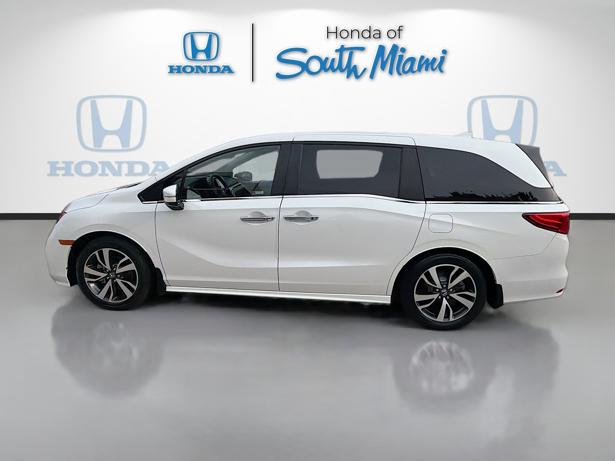 Certified 2023 Honda Odyssey Touring image 4