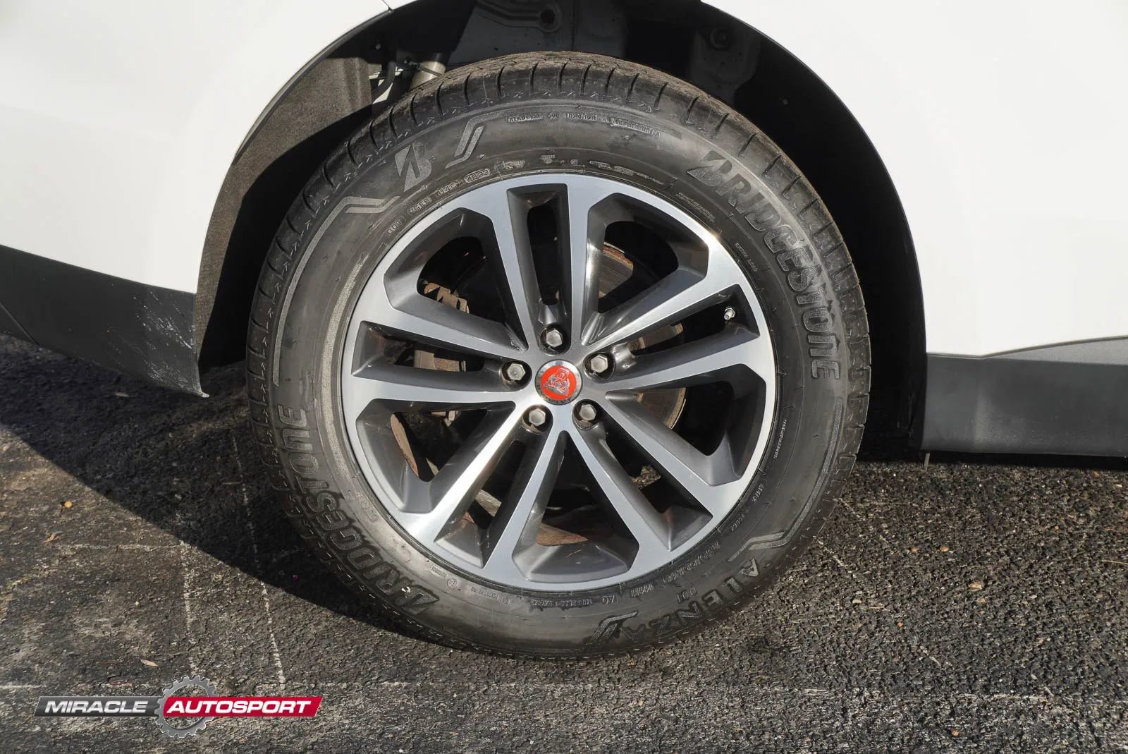 Used 2019 Jaguar F-PACE Premium image 11