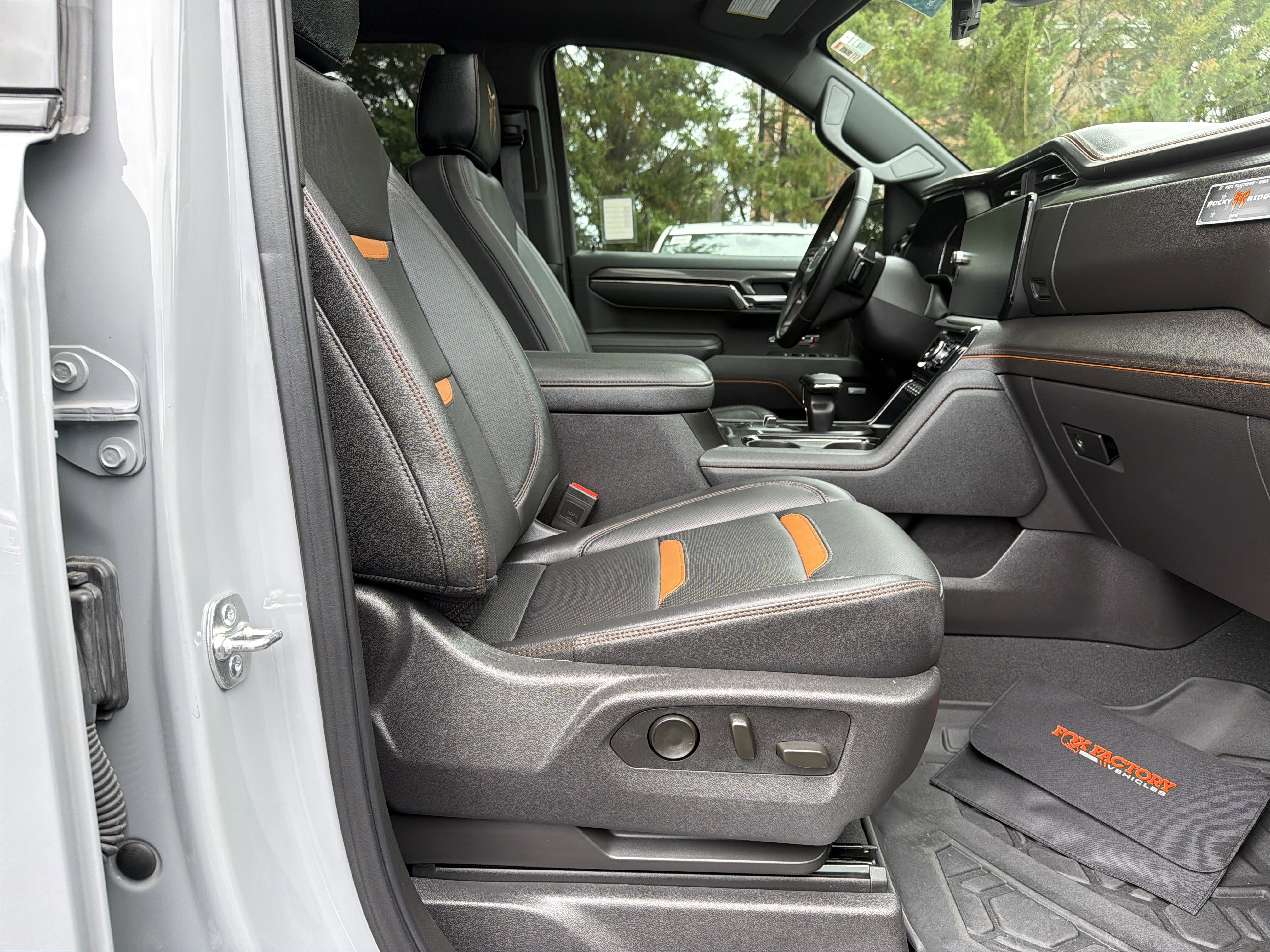 Used 2025 GMC Sierra 1500 AT4 w/ AT4 Premium Package AWD/4WD image 34