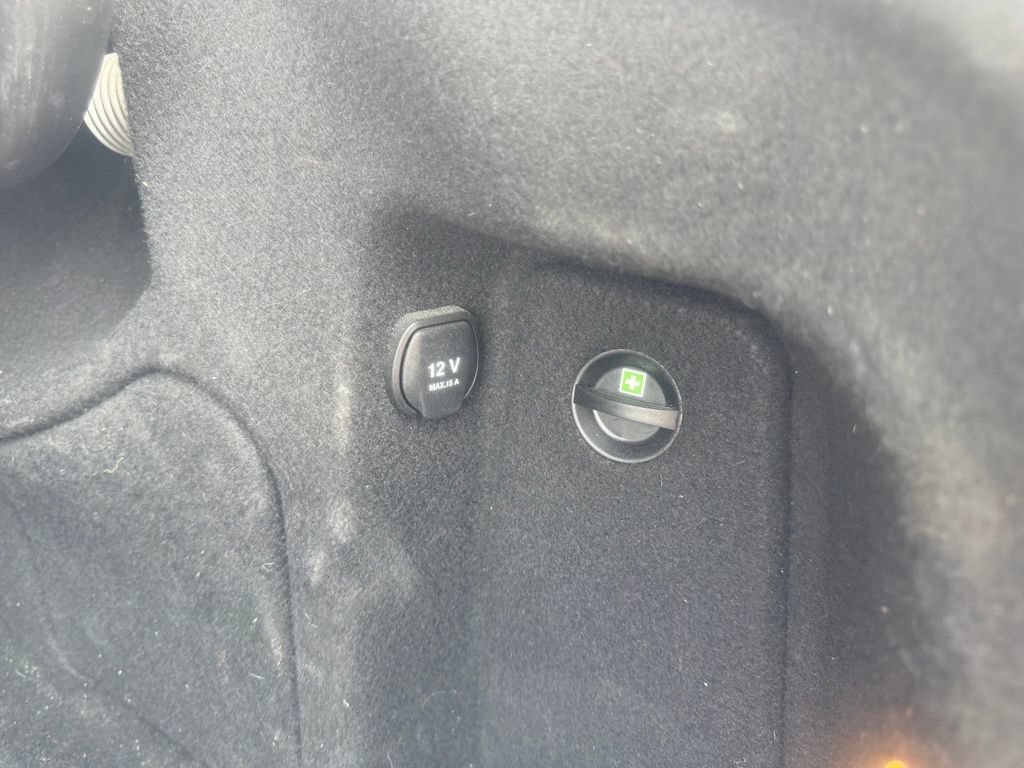 Used 2014 Mercedes-Benz E 350 4MATIC Sedan image 41