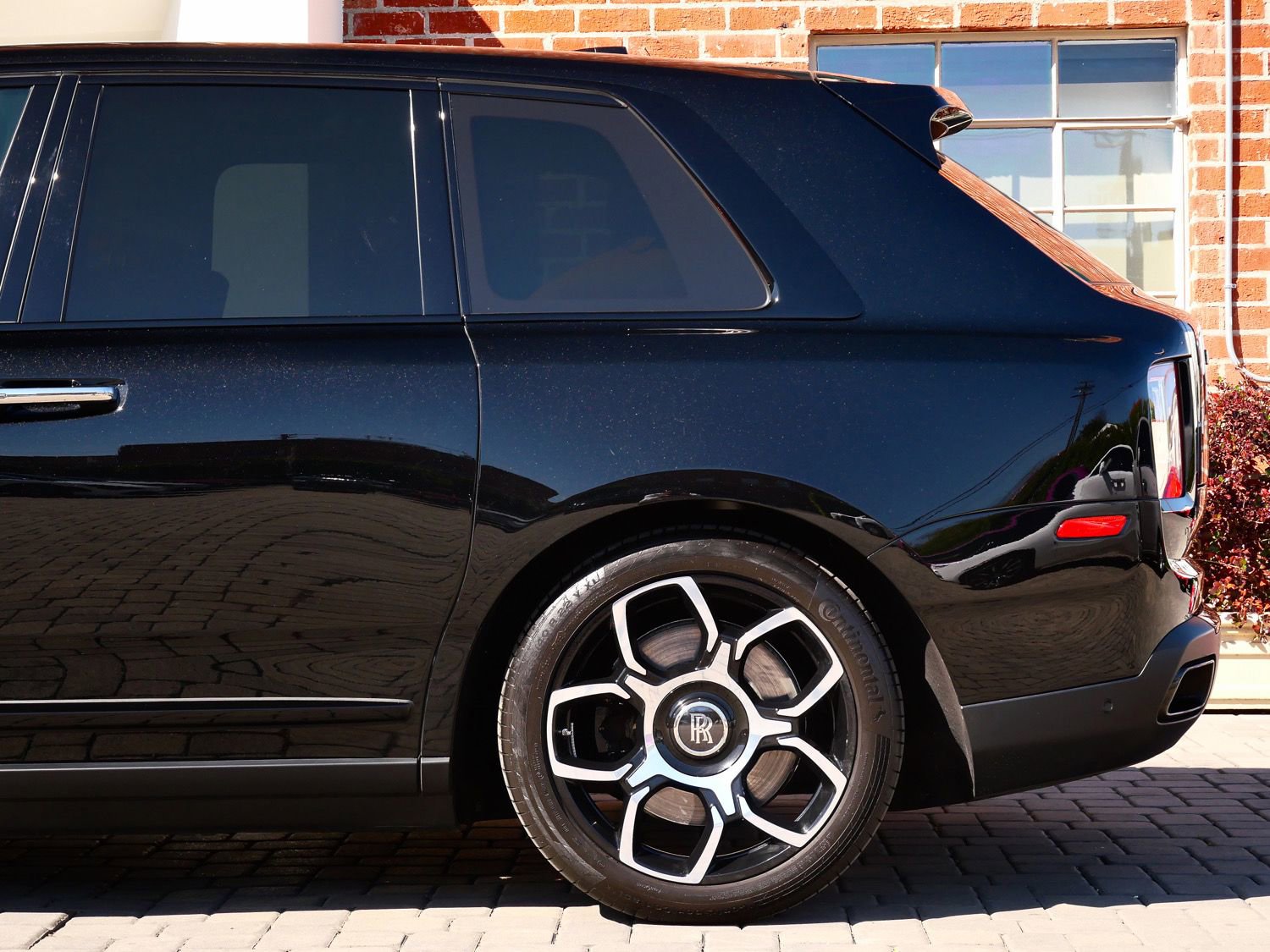 Used 2024 Rolls-Royce Cullinan Black Badge image 22