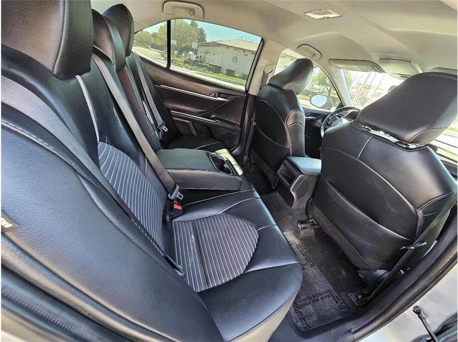 Used 2023 Toyota Camry SE image 14