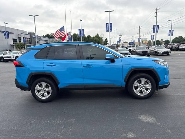 Used 2019 Toyota RAV4 XLE w/ Convenience Package FWD image 4