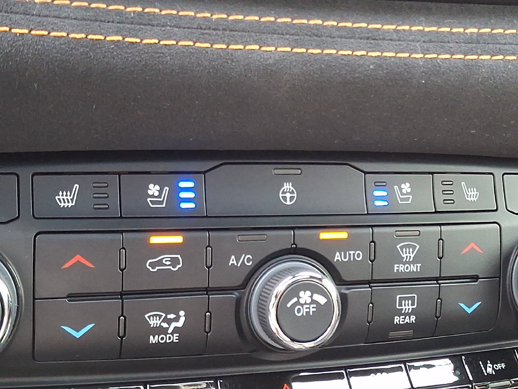 Used 2023 Dodge Durango R/T w/ Hemi Orange Plus Package AWD/4WD image 25