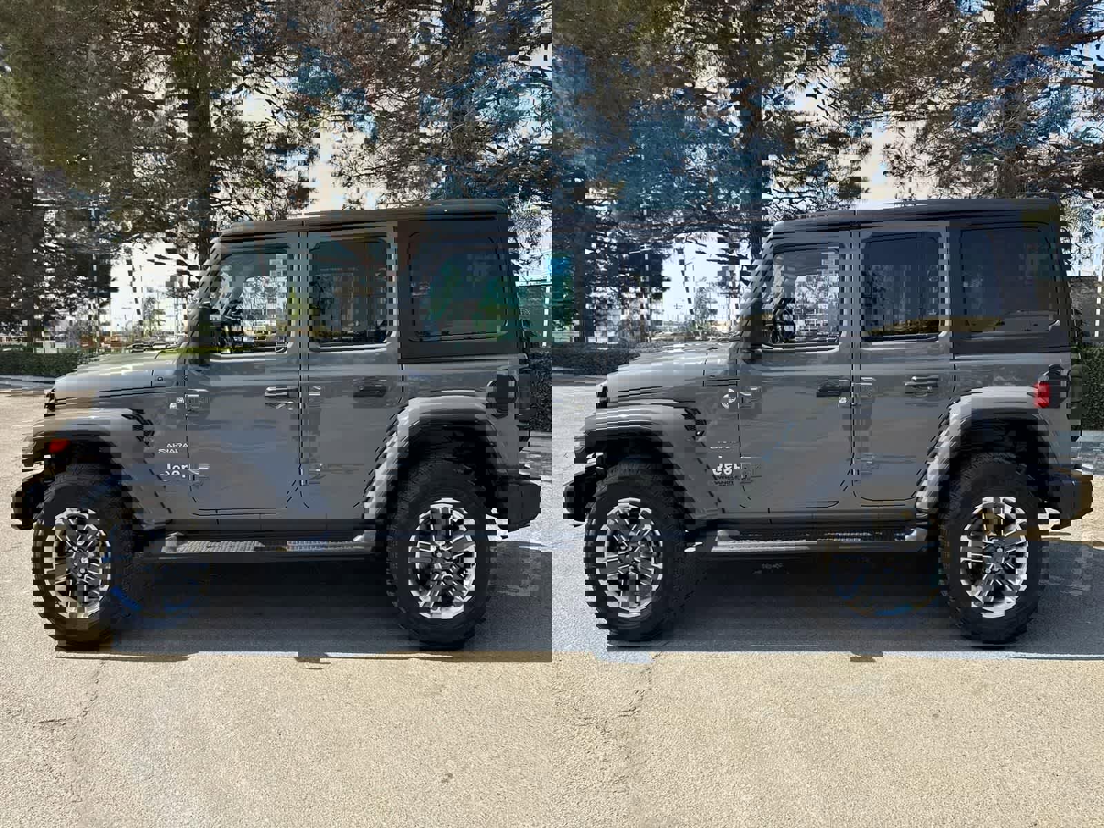 Used 2022 Jeep Wrangler Unlimited Sahara image 5