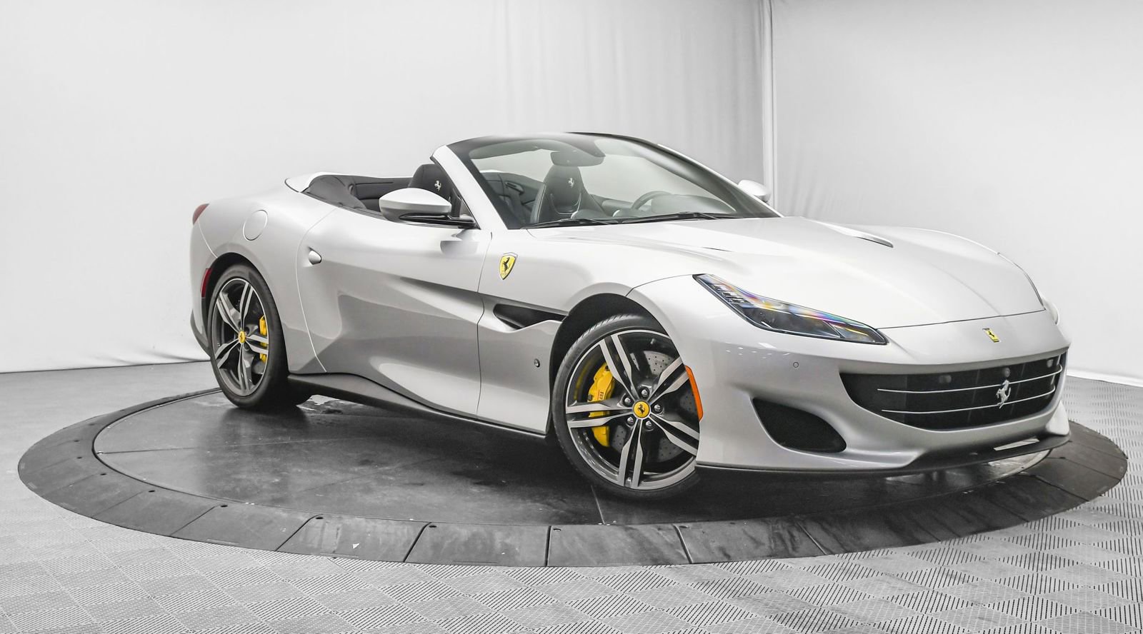 Used 2019 Ferrari Portofino image 2