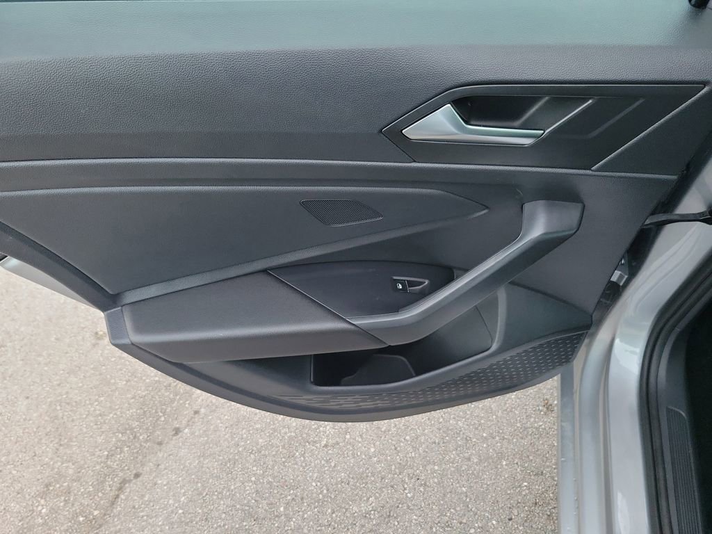 Certified 2022 Volkswagen Jetta SE image 11