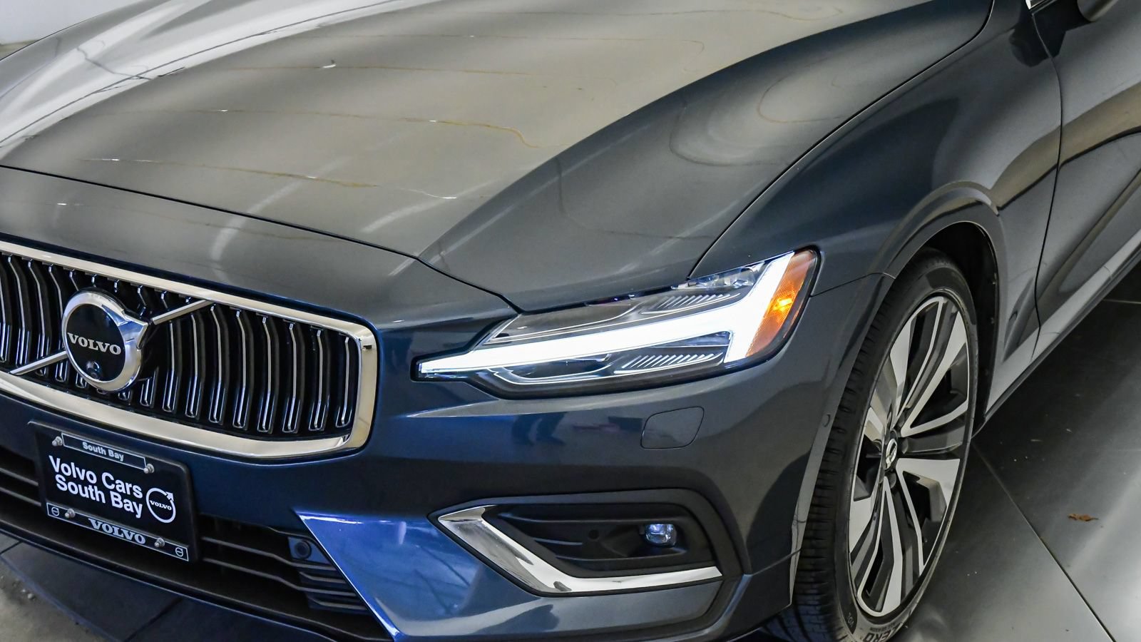 Certified 2023 Volvo S60 B5 Ultimate w/ Climate Package FWD image 9
