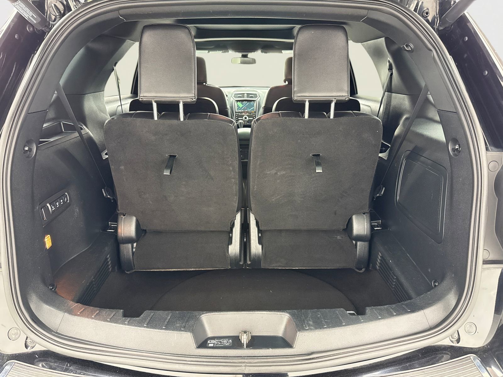 Used 2018 Ford Explorer Limited w/ Ford Safe & Smart Package FWD image 51