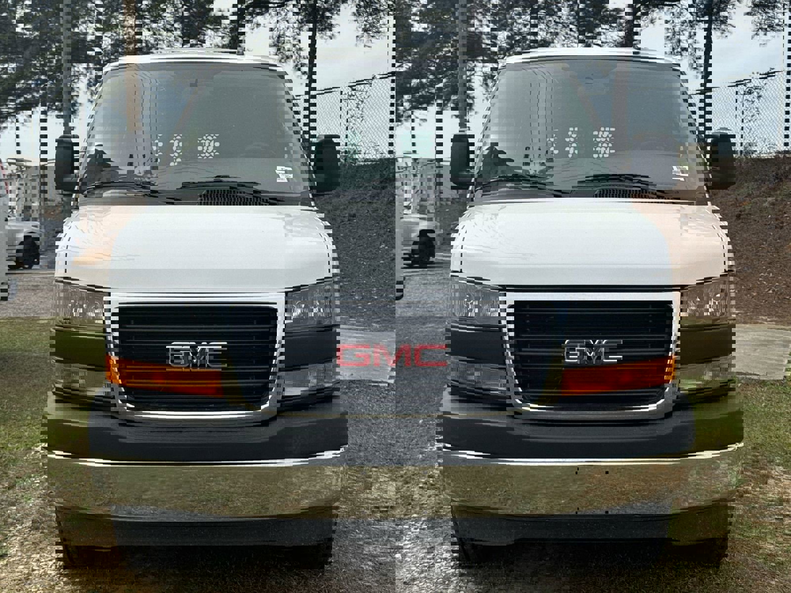 Used 2024 GMC Savana 2500 w/ Driver Convenience Package image 3