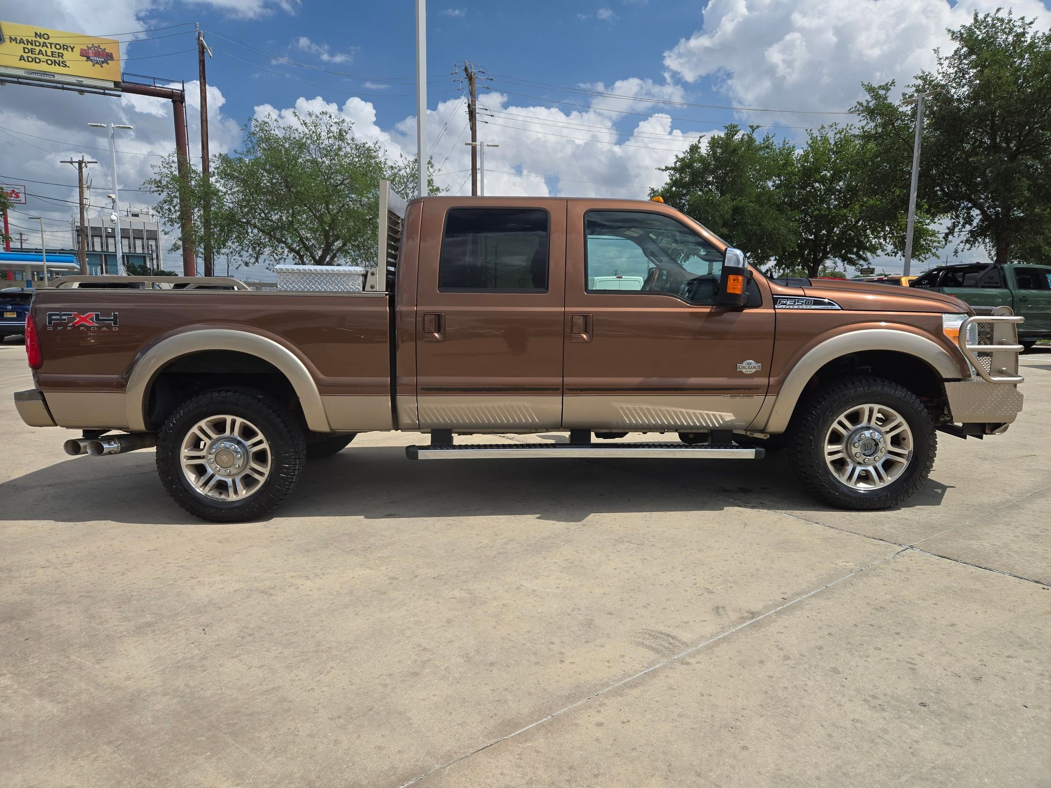 Used 2011 Ford F350 King Ranch w/ King Ranch w/Chrome Pkg AWD/4WD image 2