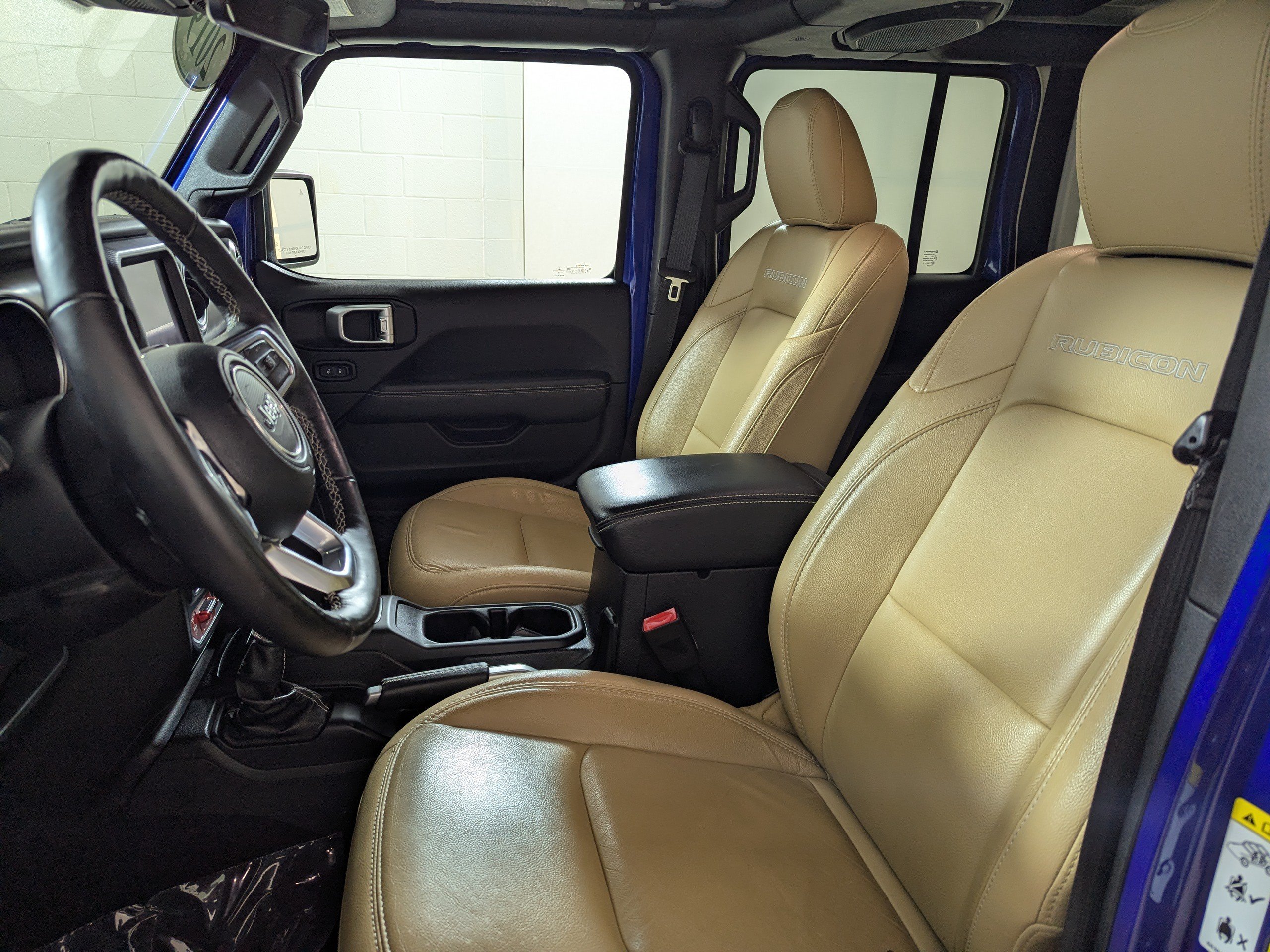 Used 2019 Jeep Wrangler Unlimited Rubicon w/ Dual Top Group AWD/4WD image 17