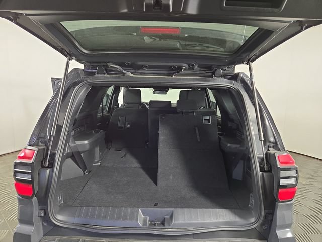 Used 2025 Toyota 4Runner SR5 AWD/4WD image 31