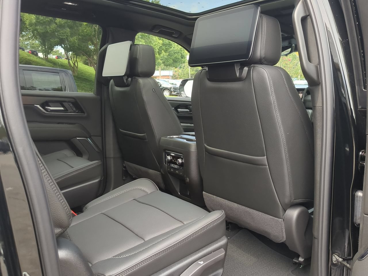 New 2026 GMC Yukon XL Denali w/ Denali Reserve Package AWD/4WD image 28