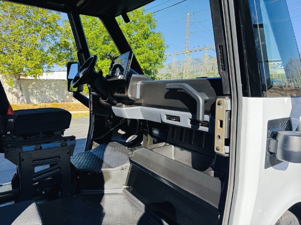 Used 2024 Chevrolet Brightdrop 600 w/ Commercial Equipment Package AWD/4WD image 29