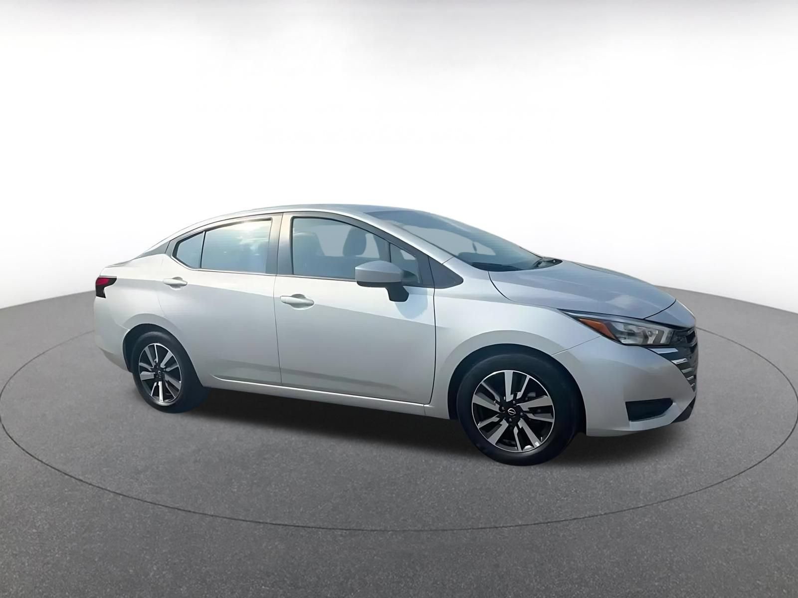 Used 2025 Nissan Versa SV FWD image 2