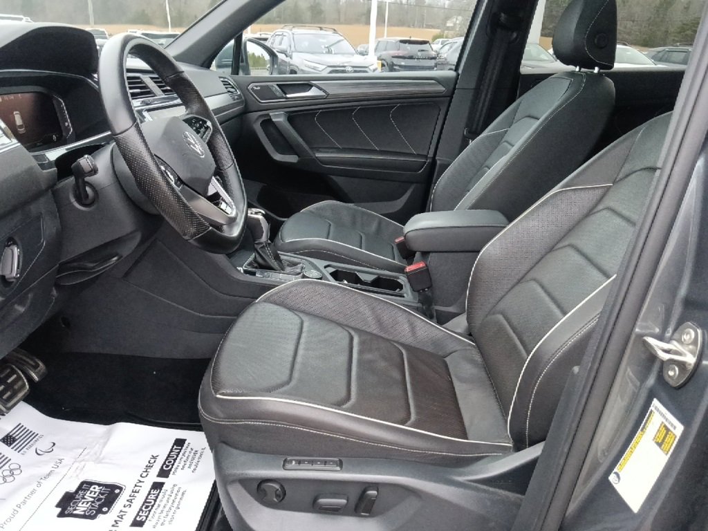 Used 2023 Volkswagen Tiguan SEL R-Line image 16
