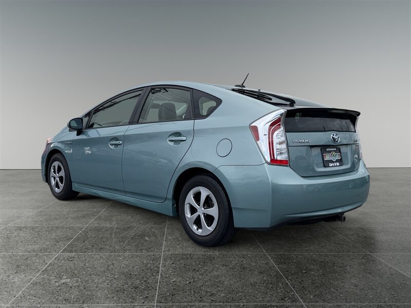 Used 2015 Toyota Prius Four FWD image 3