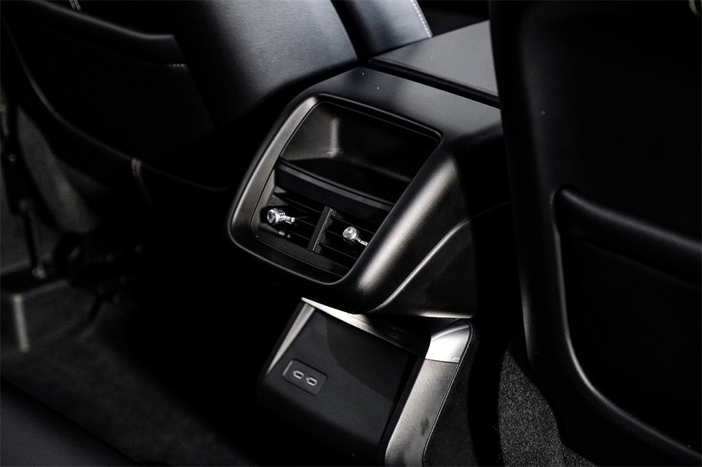 Used 2024 Cadillac Lyriq Luxury w/ LPO, Floor Liner Package image 37