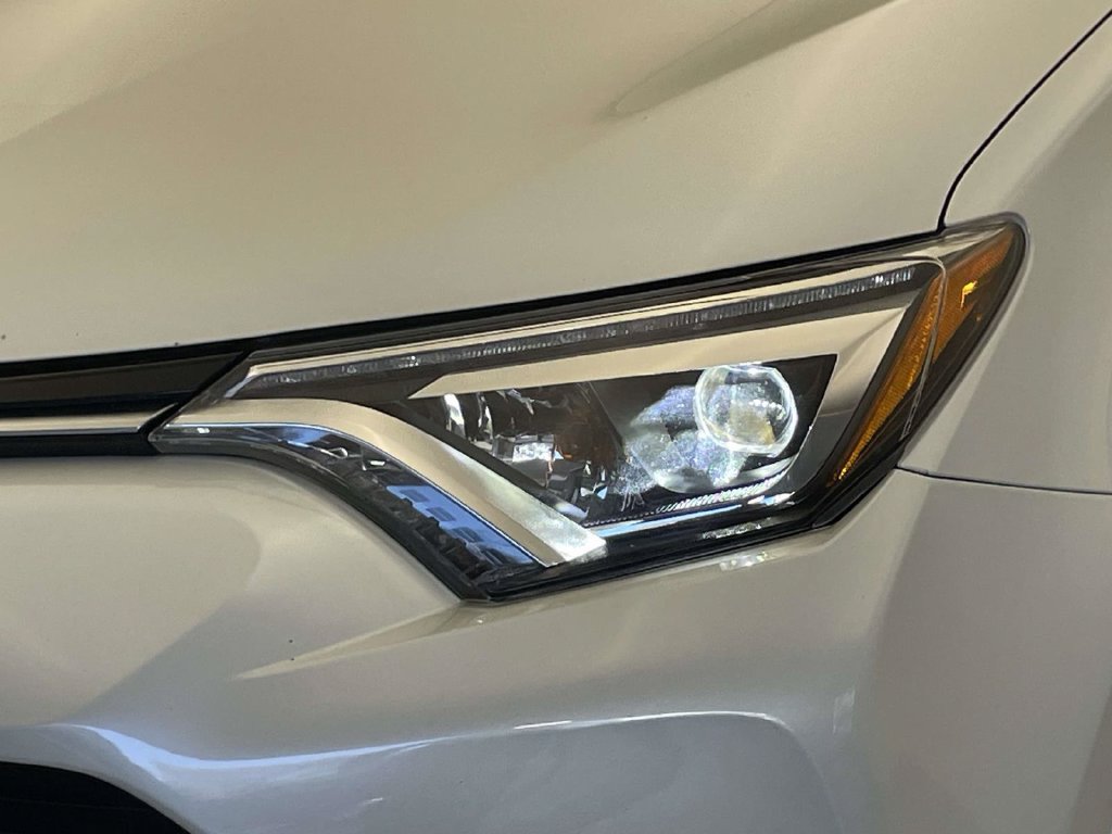 Used 2017 Toyota RAV4 Platinum w/ All Weather Liner Package AWD/4WD image 10