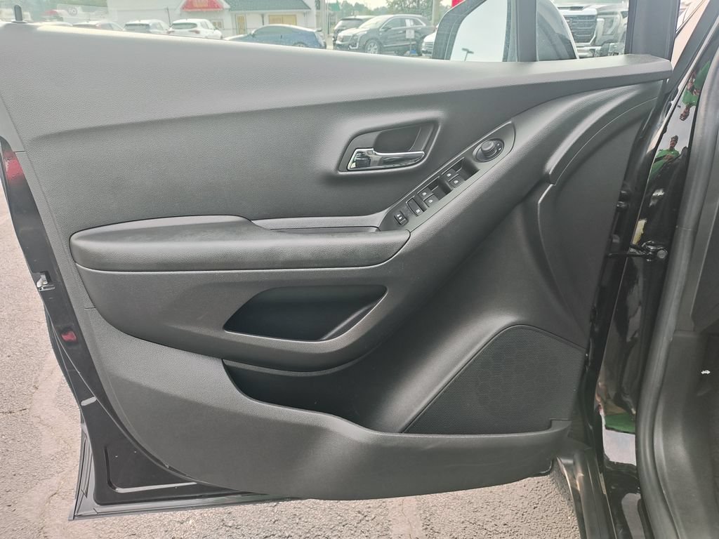Used 2022 Chevrolet Trax LS w/ Tint and Cruise Package FWD image 12