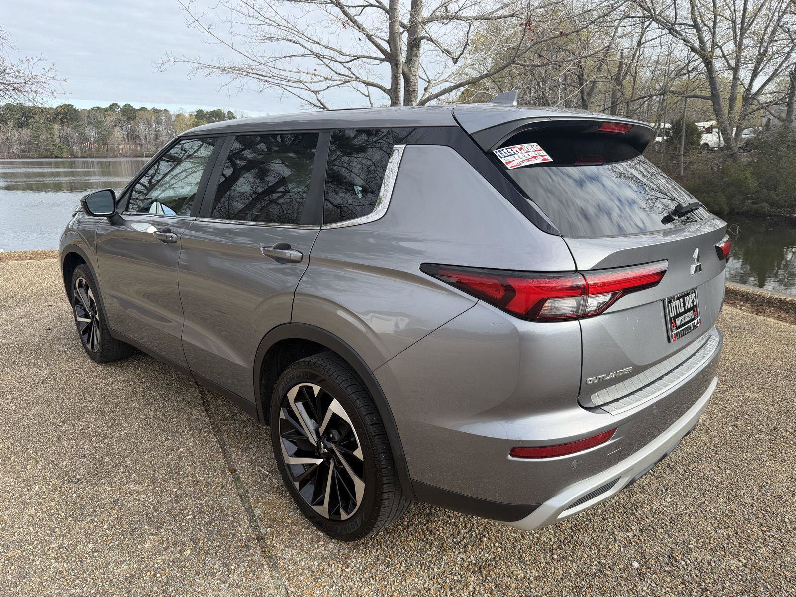 Used 2022 Mitsubishi Outlander SE image 5