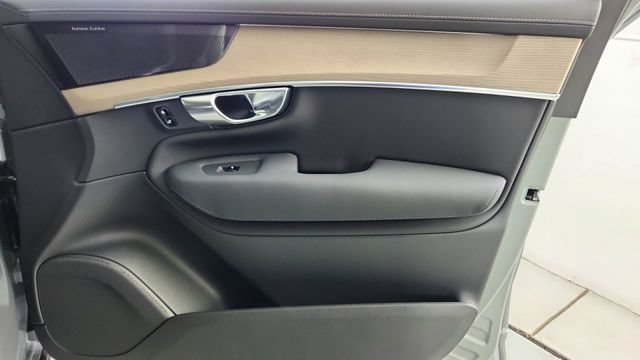 New 2026 Volvo XC90 B6 Plus w/ Protection Package Premier AWD/4WD image 40