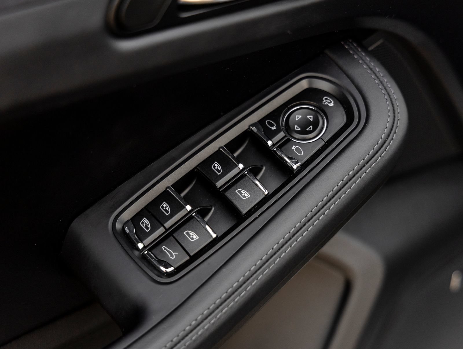 Certified 2024 Porsche Macan GTS AWD/4WD image 21