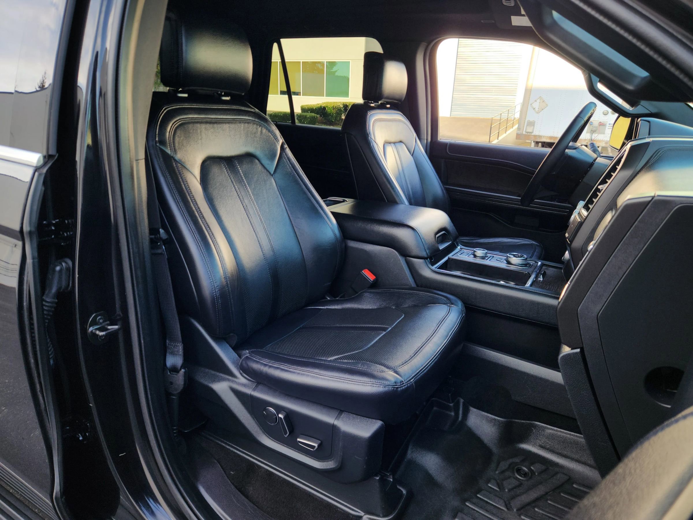 Used 2019 Ford Expedition Max Limited AWD/4WD image 25