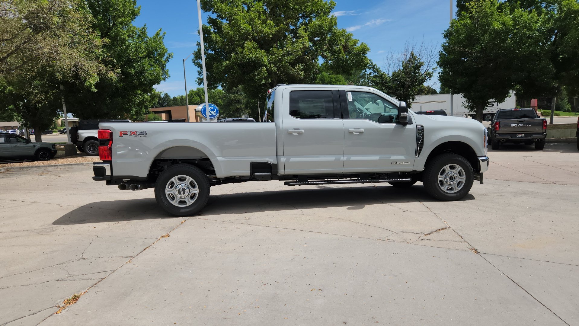 New 2026 Ford F350 XLT w/ XLT Premium Package AWD/4WD image 8