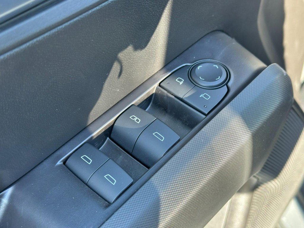 New 2026 GMC Canyon Elevation w/ Convenience Package image 9