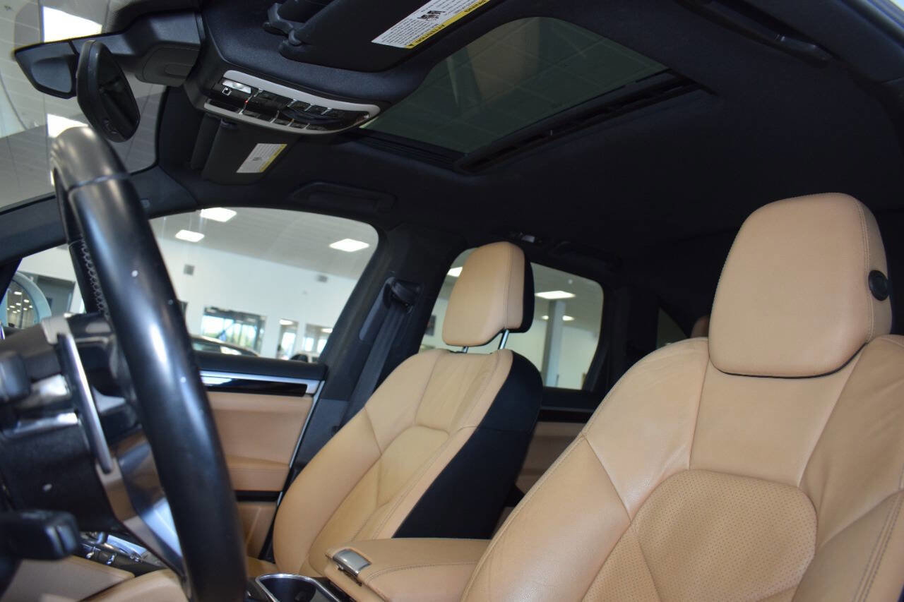 Used 2016 Porsche Cayenne image 23