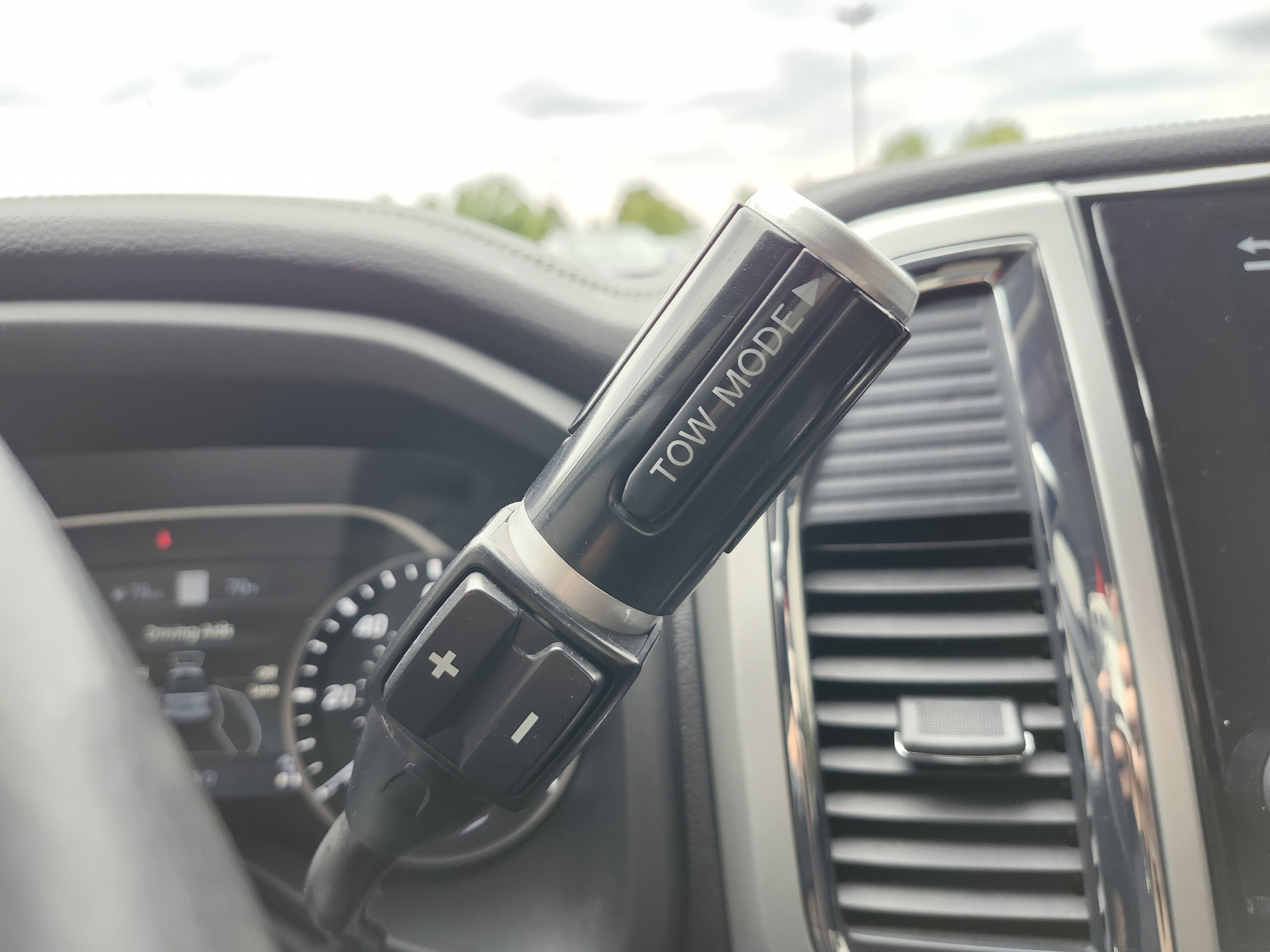 Used 2021 Nissan Titan SL w/ Moonroof Package AWD/4WD image 38