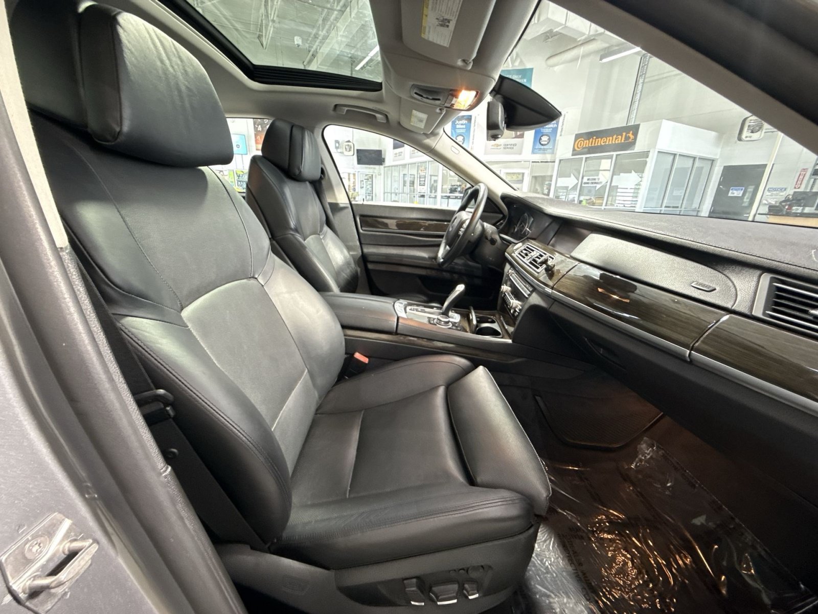 Used 2012 BMW 750i RWD image 28