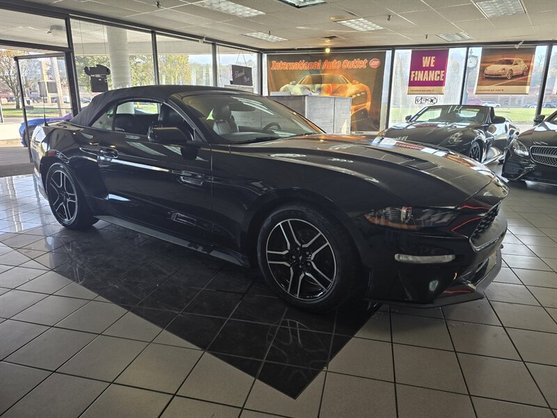 Used 2019 Ford Mustang Premium RWD image 5