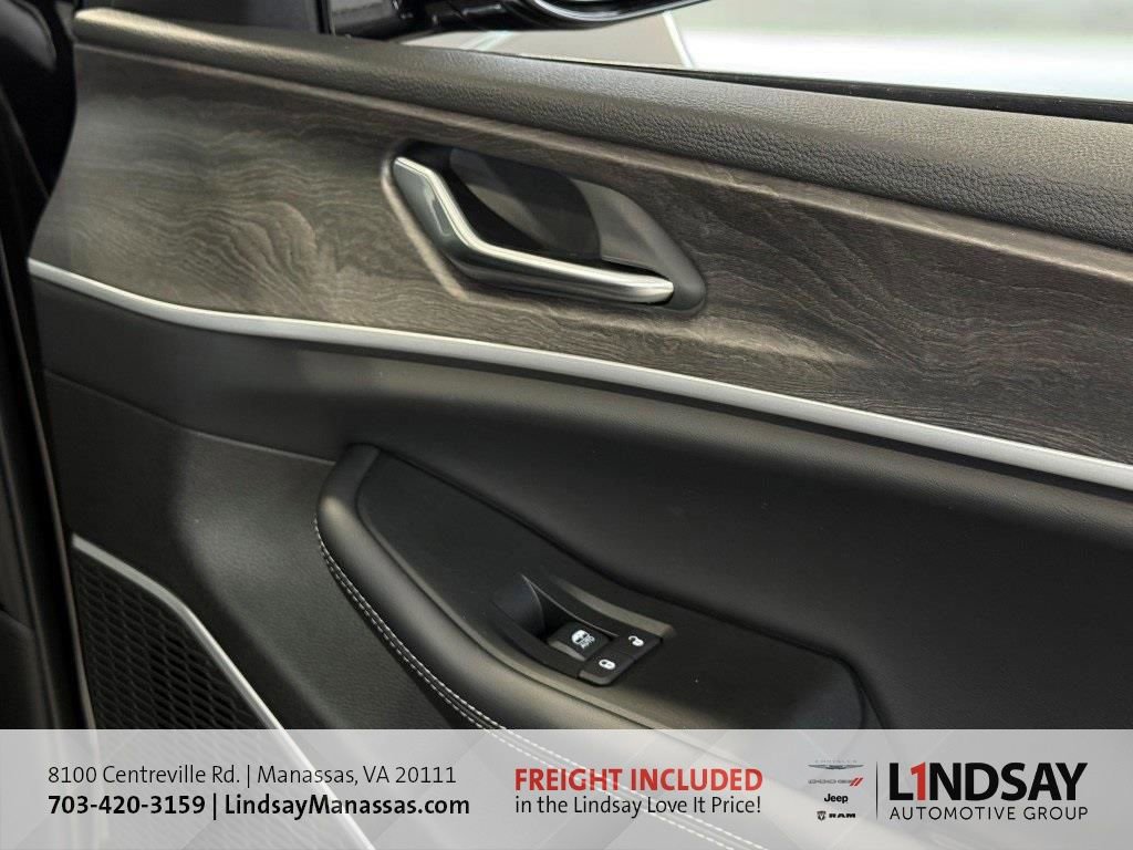 New 2025 Jeep Grand Cherokee L Limited w/ Luxury Tech Group II image 13