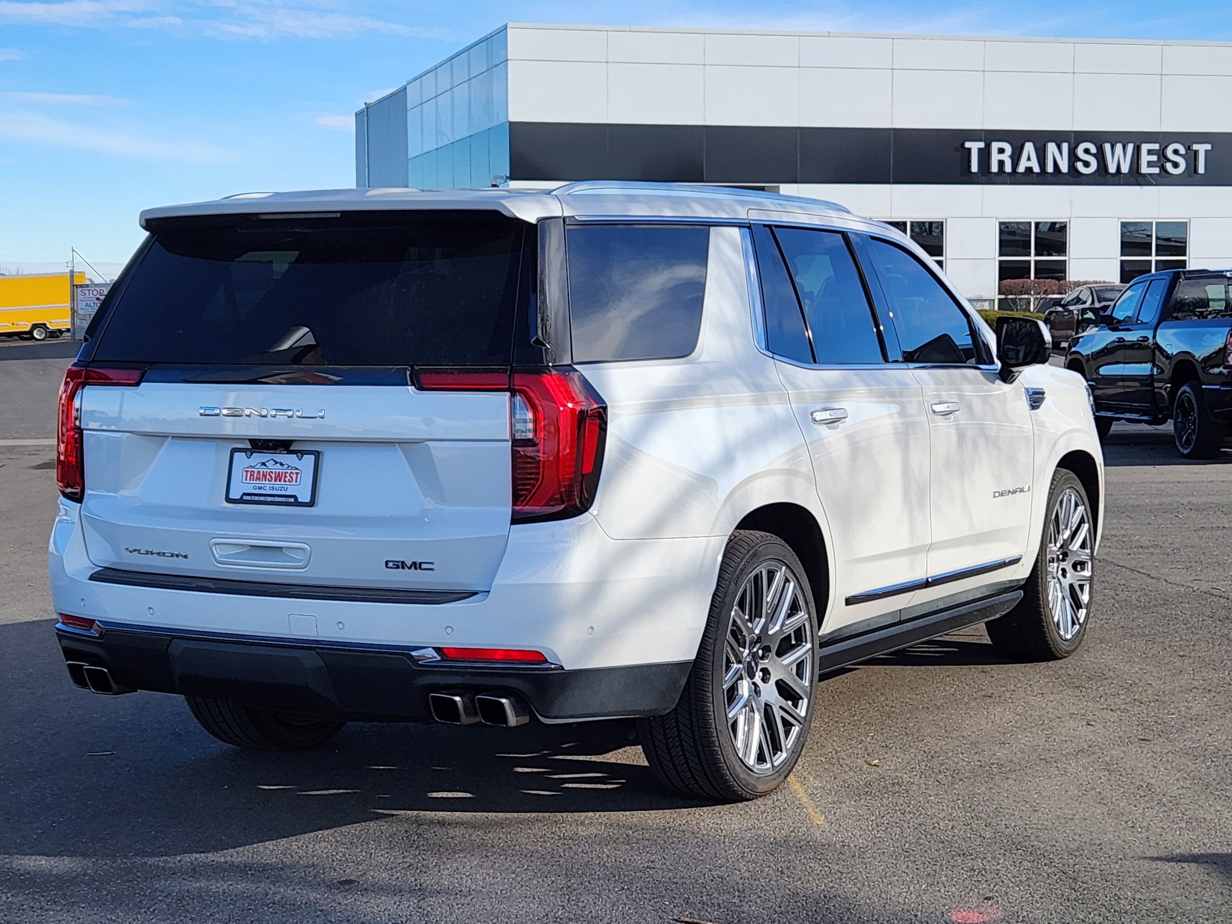 Used 2025 GMC Yukon Denali Ultimate w/ LPO, Floor Liner Package image 3