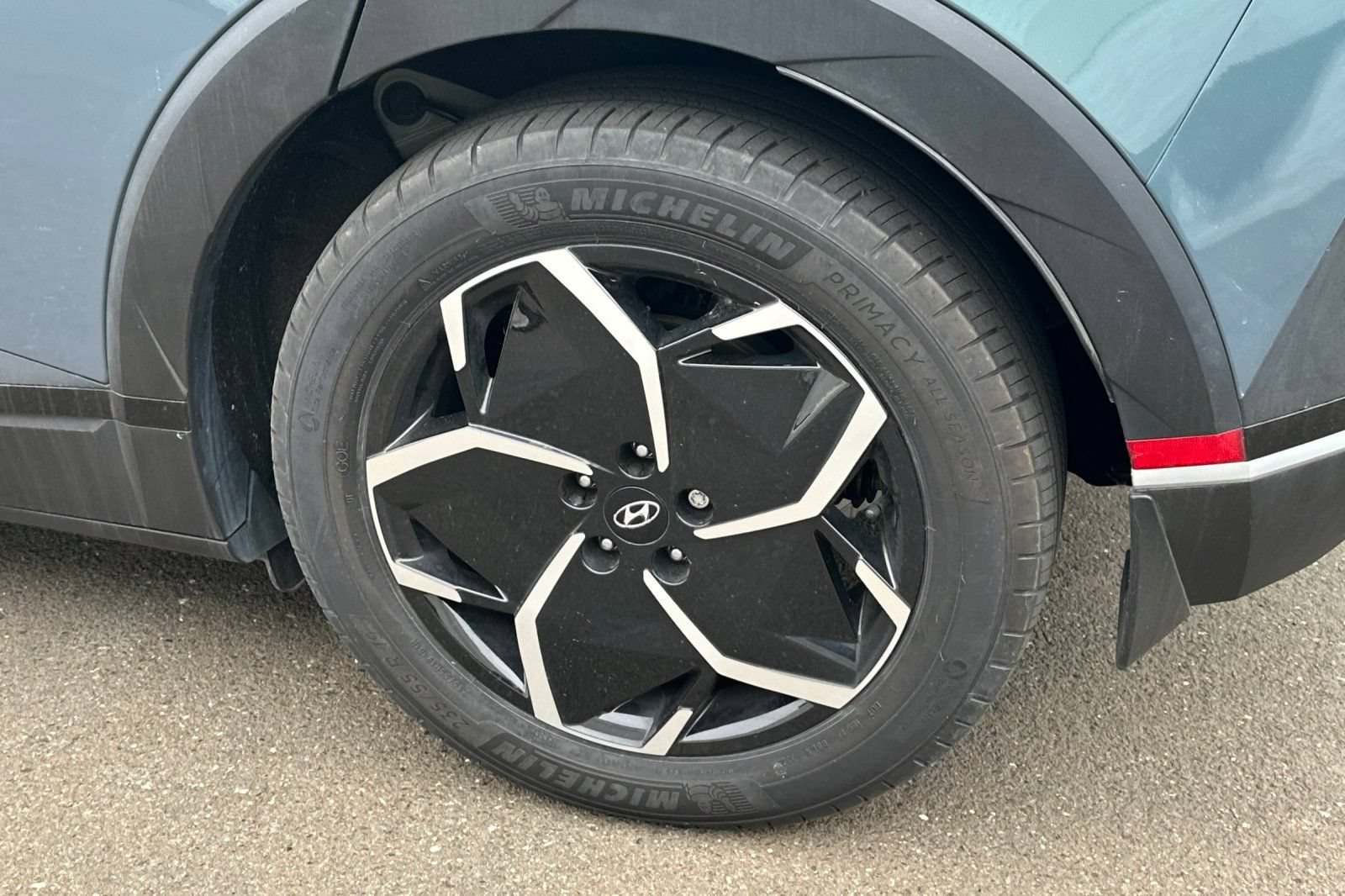 Used 2024 Hyundai Ioniq 5 SE RWD image 4