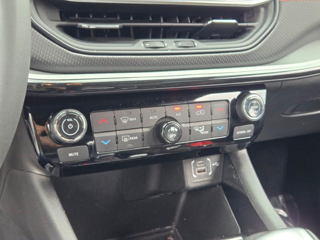 Used 2025 Jeep Compass Trailhawk AWD/4WD image 27