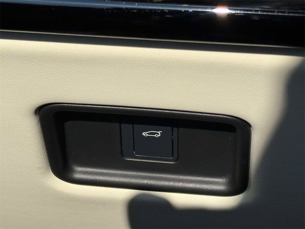 Used 2023 Land Rover Range Rover SE image 28