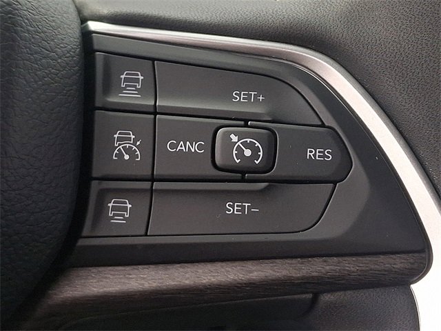 Used 2025 Jeep Grand Cherokee Limited image 22