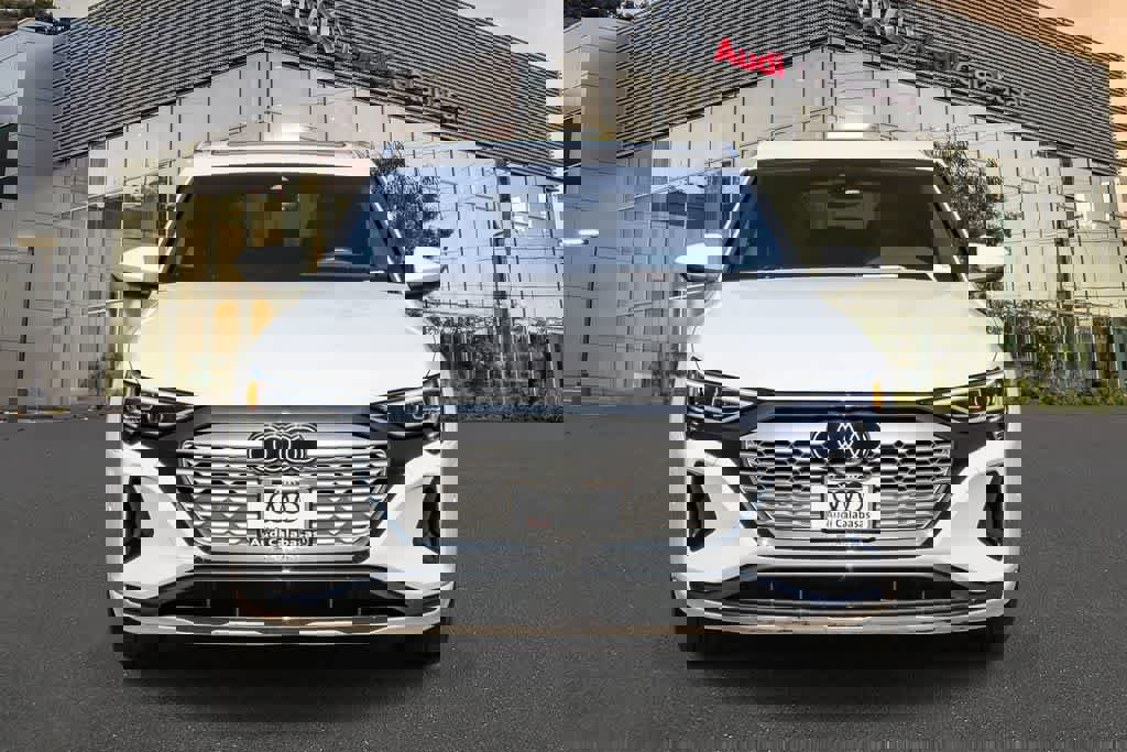 Used 2024 Audi Q8 e-tron Premium Plus w/ Premium Plus Package image 6