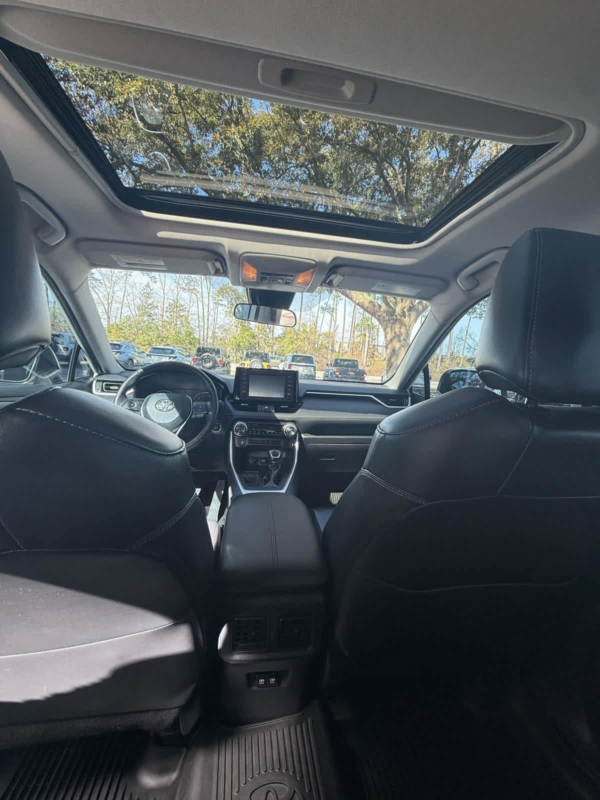 Used 2019 Toyota RAV4 XLE Premium image 16