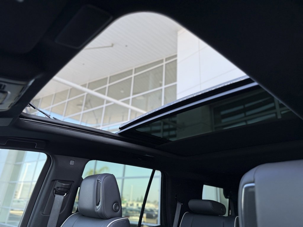 Used 2023 Cadillac Escalade Premium Luxury image 11