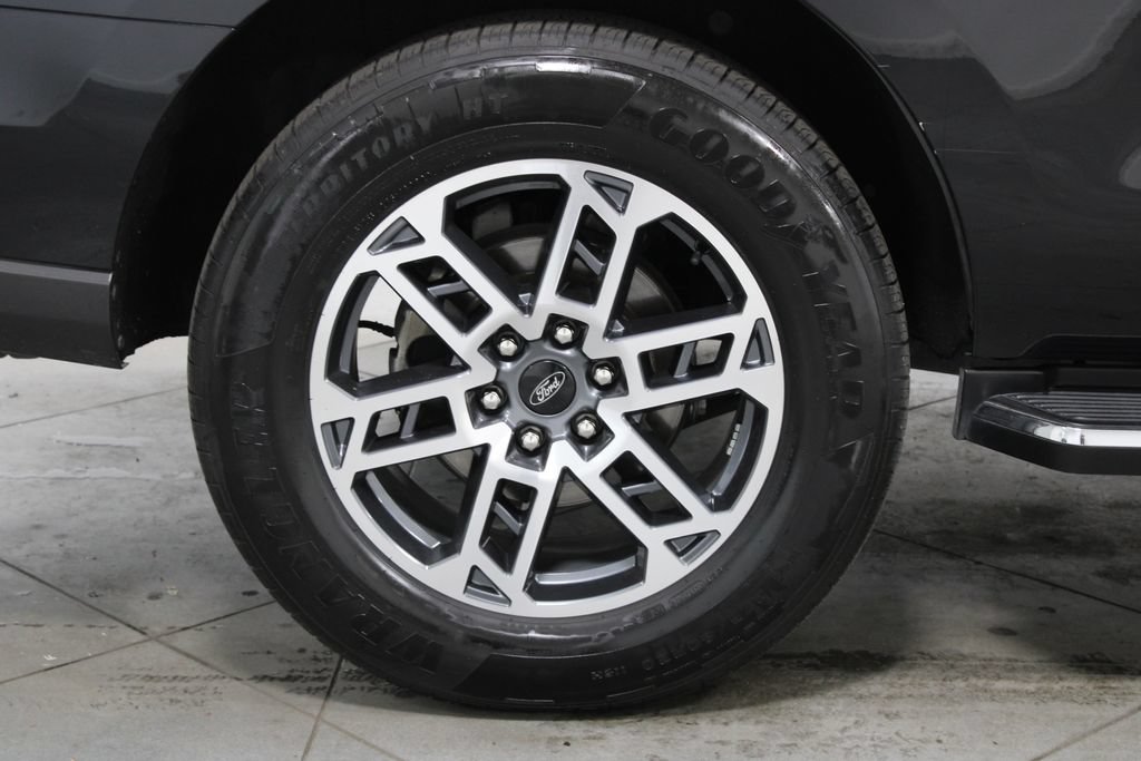 Used 2022 Ford Expedition Limited AWD/4WD image 14