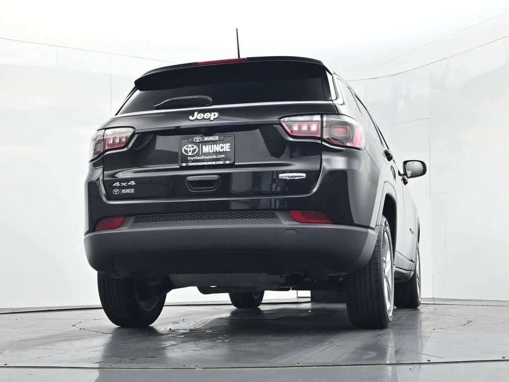Used 2024 Jeep Compass Latitude AWD/4WD image 43