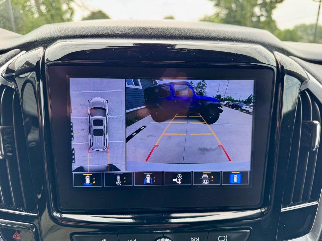 Used 2023 Chevrolet Traverse RS image 32